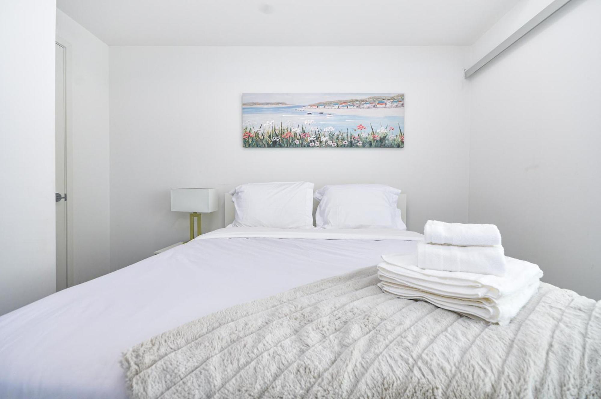 Downtown Toronto Condo Near Cn Tower, Scotiabank Arena, Rogers Centre, Union Station المظهر الخارجي الصورة
