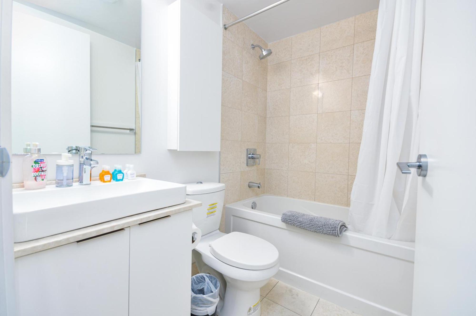 Downtown Toronto Condo Near Cn Tower, Scotiabank Arena, Rogers Centre, Union Station المظهر الخارجي الصورة