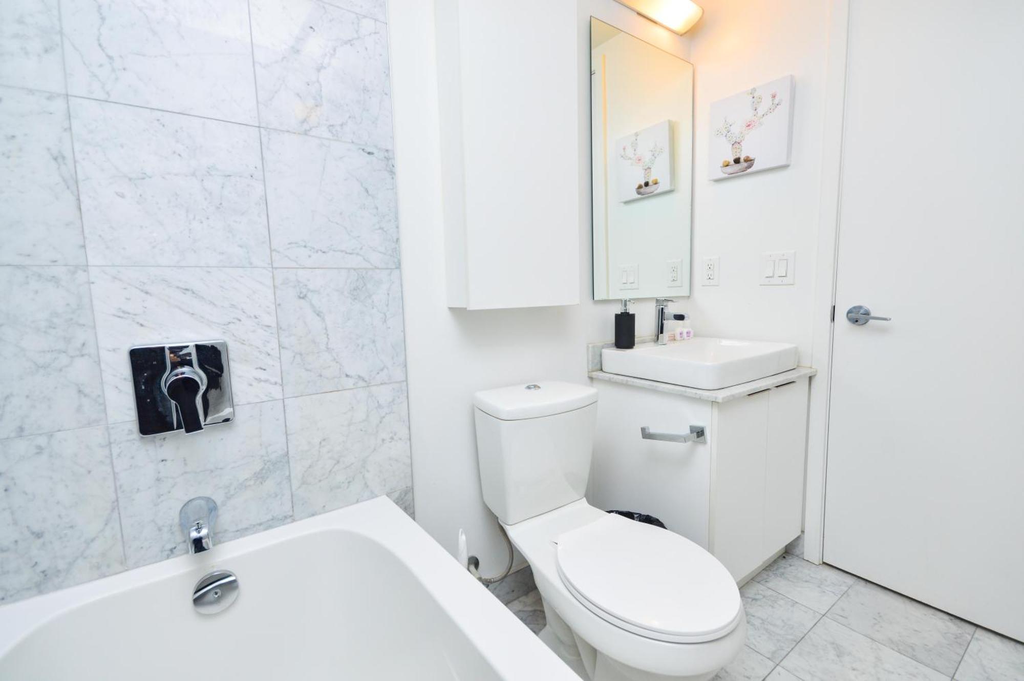Downtown Toronto Condo Near Cn Tower, Scotiabank Arena, Rogers Centre, Union Station المظهر الخارجي الصورة