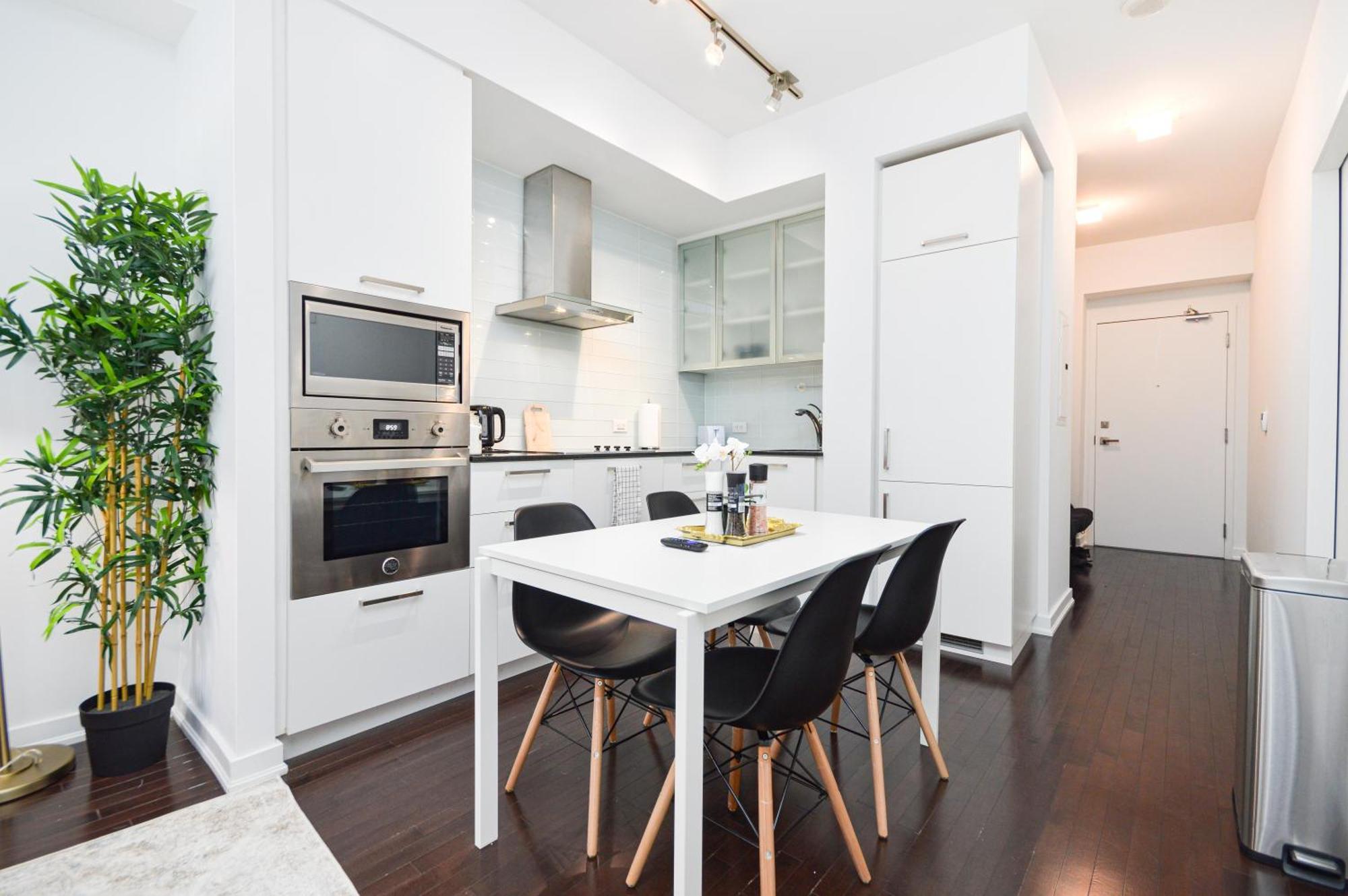 Downtown Toronto Condo Near Cn Tower, Scotiabank Arena, Rogers Centre, Union Station المظهر الخارجي الصورة